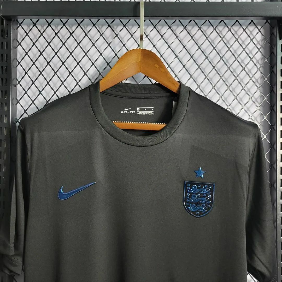 England 22 | Pure Black | Special Edition