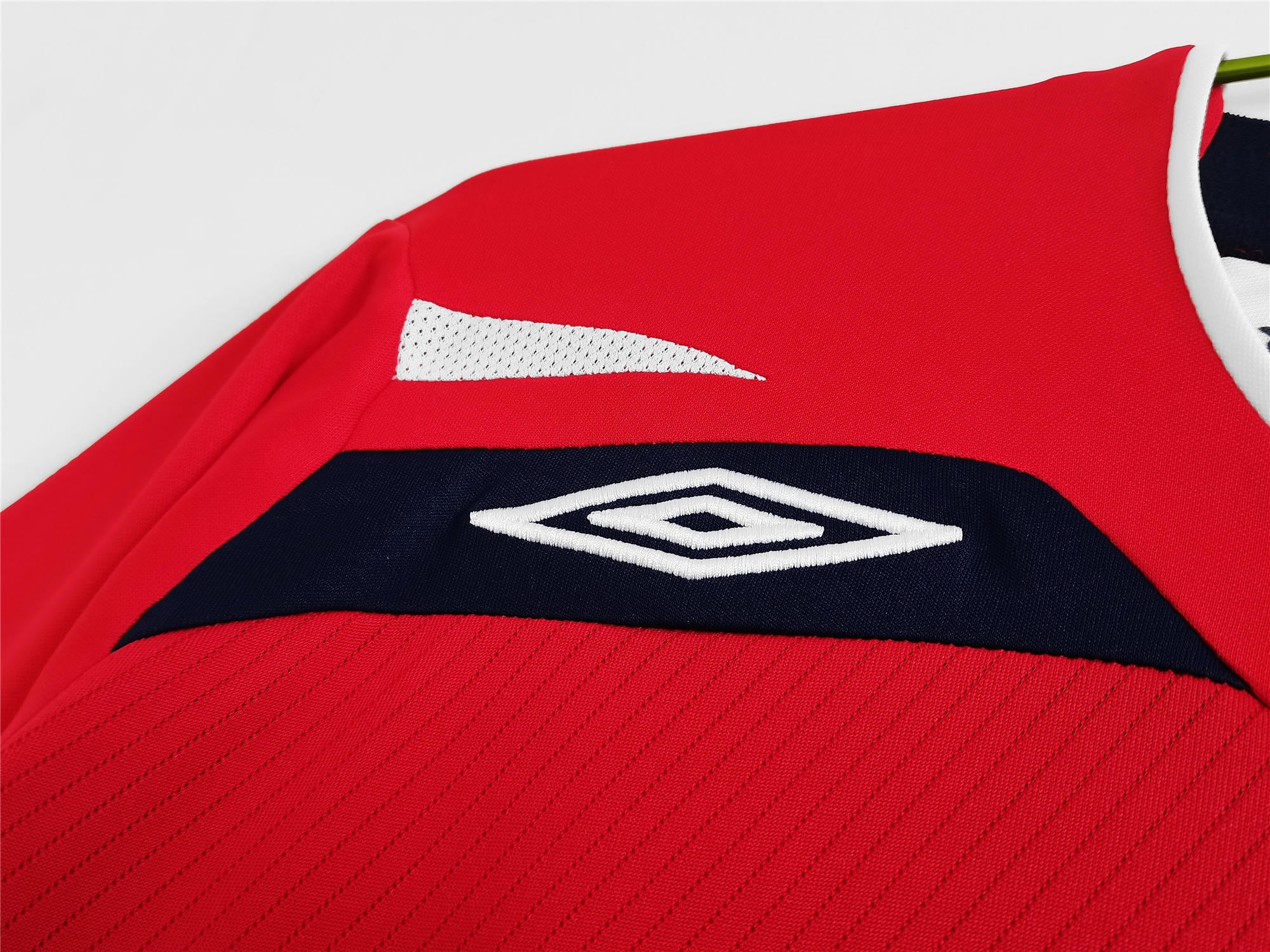 England 08-10 | Retro Away