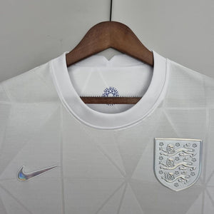 England 22 | Home | White